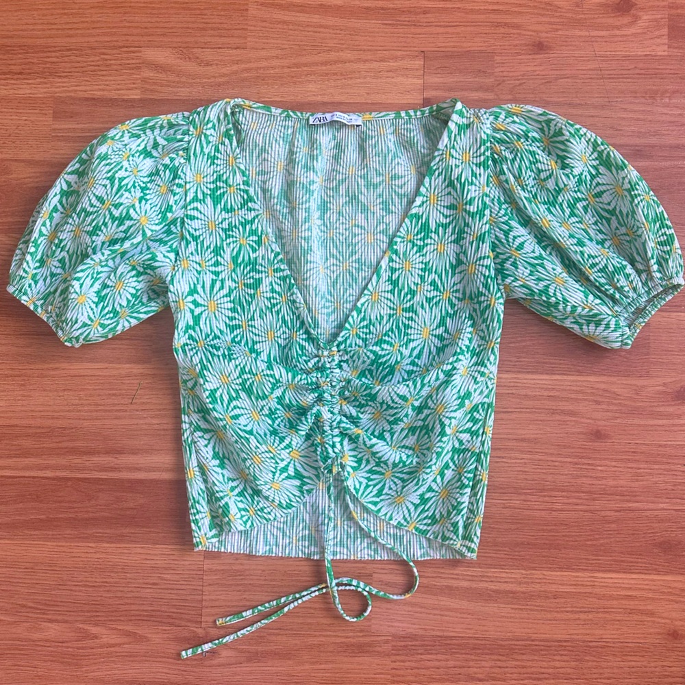 Zara new without tags, floral daisy crop top, size small
